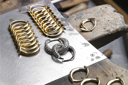 Verdura-Jewelry-Double-Crescent-Bracelet-Workshop