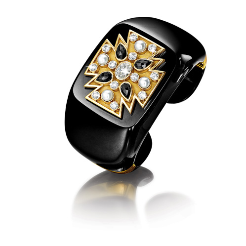 Verdura-Jewelry-Maltese-Cross-Cuff-Black-Jade-Gold-Diamond