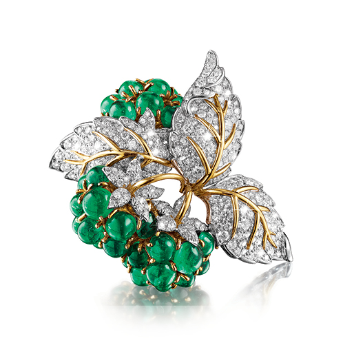 Verdura-Jewelry-Raspberry-Brooch-Emerald-Diamond-Gold-Platinum
